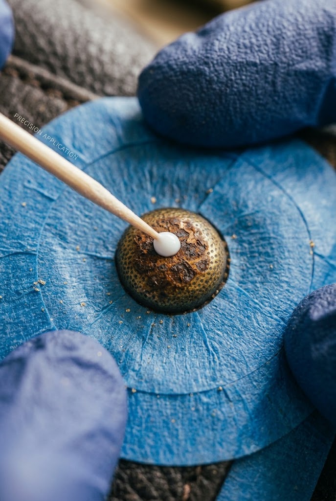 Micro-dot polish application technique in how to clean rust off handbag rivets